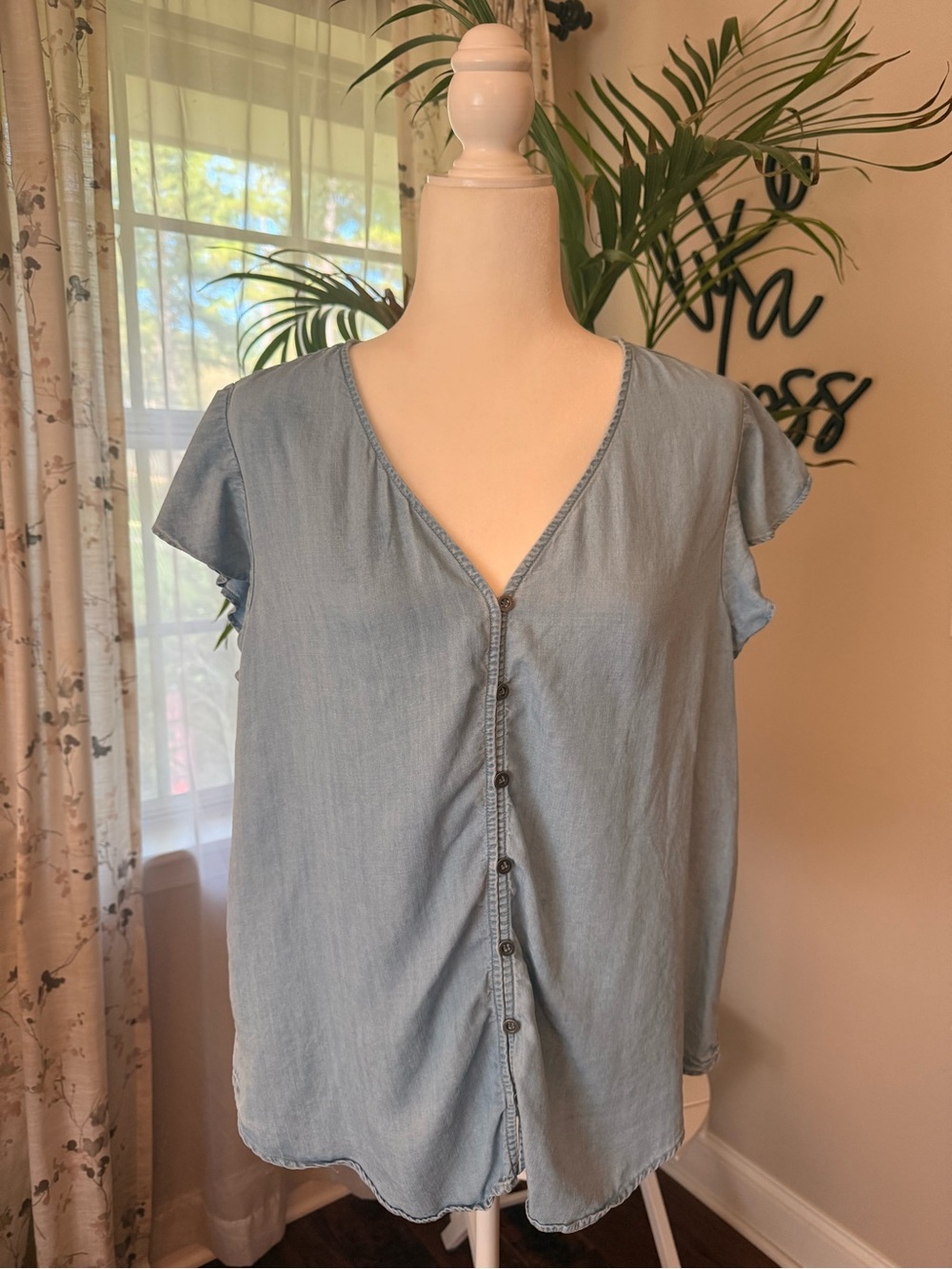 Le Serein Chambray V-Neck Button Front Women's Top